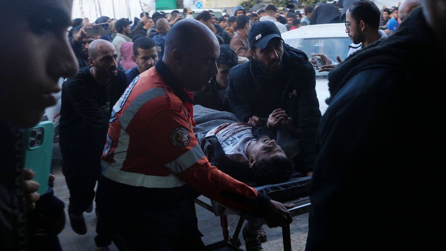 Luftë edhe për Krishtlindje, 70 viktima në kampin e refugjatëve al-Maghazi. Netanyahu: Nuk do ndalemi! Luftë edhe për Krishtlindje, 70 viktima në kampin e refugjatëve al-Maghazi. Netanyahu: Nuk do ndalemi!