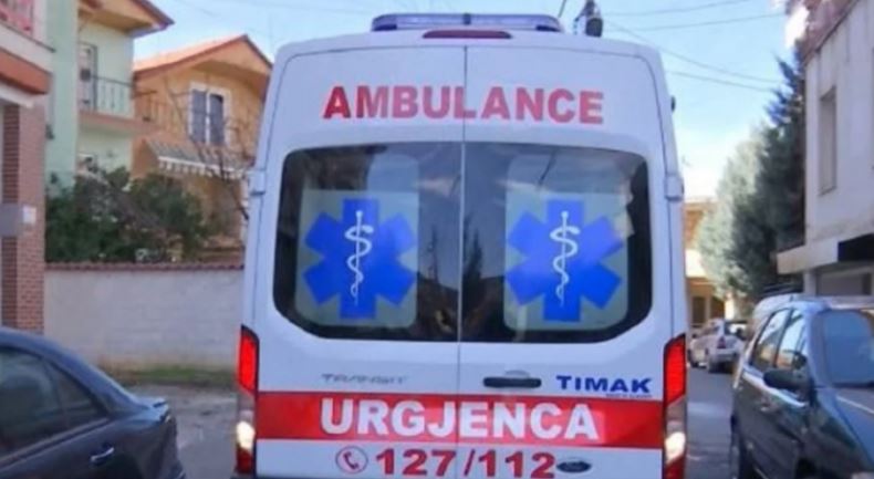 Bie nga kati i dytë i banesës, humb jetën 82-vjeçarja në Tiranë Bie nga kati i dytë i banesës, humb jetën 82-vjeçarja në Tiranë