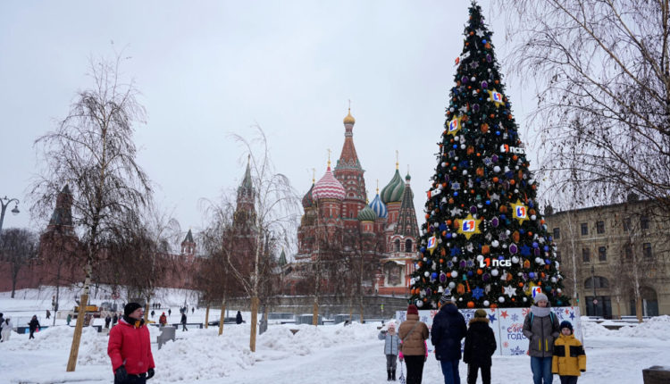 Temperatura zbresin në -50 gradë në Siberi, reshje rekord bore në Moskë