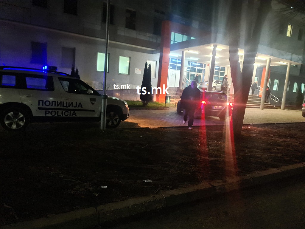 Krisma në Spitalin e Tetovës, ka të plagosur (VIDEO) Krisma në Spitalin e Tetovës, ka të plagosur (VIDEO)
