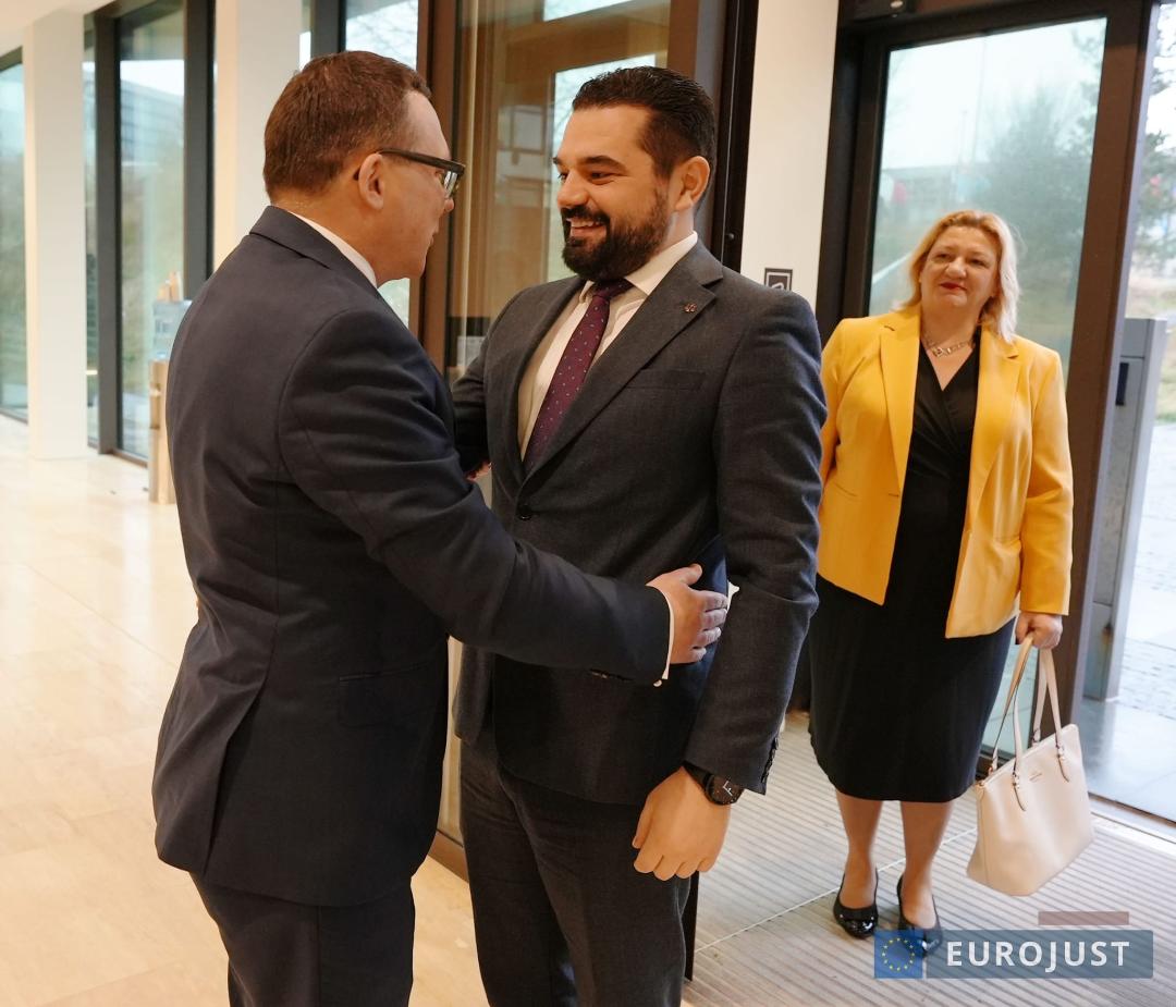 Lloga realizoi takim me kryetarin e EURODREJTËSI-së, Ladislav Hamran në Hagë