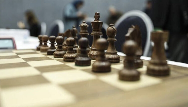8-vjeçari shkruan historinë, mund mjeshtrin e madh të shahut