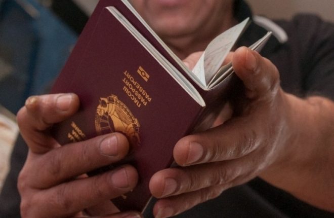Ambasadat: Fletudhëtime në vend të pasaportave pa RMV!