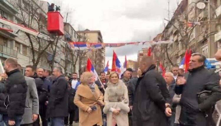 Dinari, serbët e veriut të Kosovës në protestë