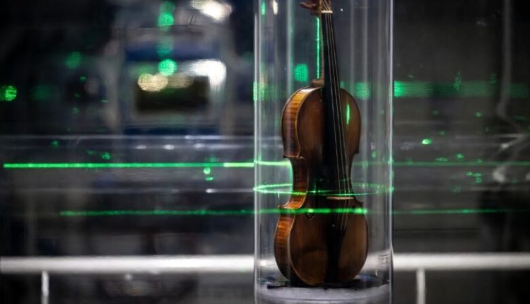 Në kërkim të sekretit të zërit të mirë: ekspertët francezë skanojnë violinën e famshme të Paganinit të shekullit të 18-të
