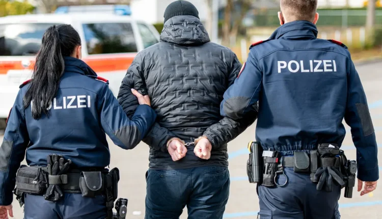 Arrestohet një kosovar në Kantonin e Cyrihut, u paraqit si polic dhe i kërkoi para një 92 vjeçari zviceran