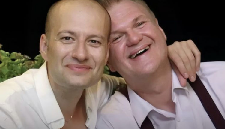 Ndodh për herë të parë në Greqi, dy burra homoseksualë celebrojnë dashurinë e tyre në martesë
