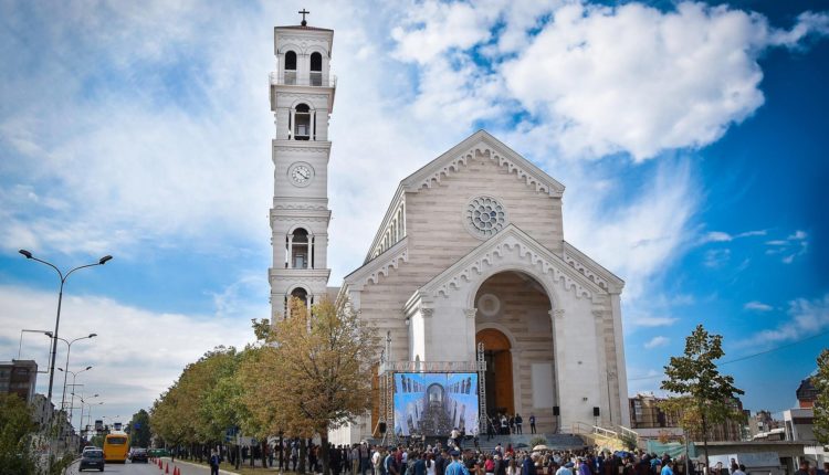 Sot mbahet mesha e Pashkëve në Katedralen “Shën Nënë Tereza”
