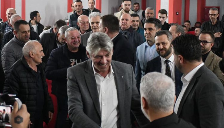 Ziadin Sela pritet në bastionin e Aleancës për Shqiptarët në Vrapçisht (VIDEO)