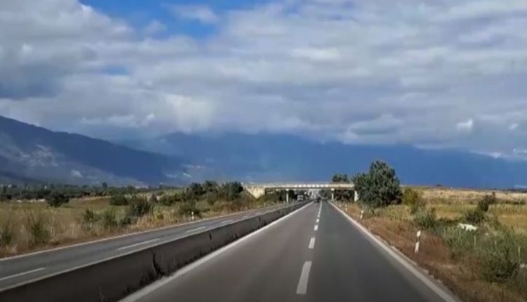 Tetovari goditet nga një veturë derisa po ecte në autostradën Gostivar-Tetovë