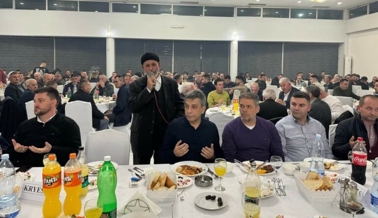 Lëvizja Demokratike në Saraj me iftar për aktivistët Lëvizja Demokratike në Saraj me iftar për aktivistët