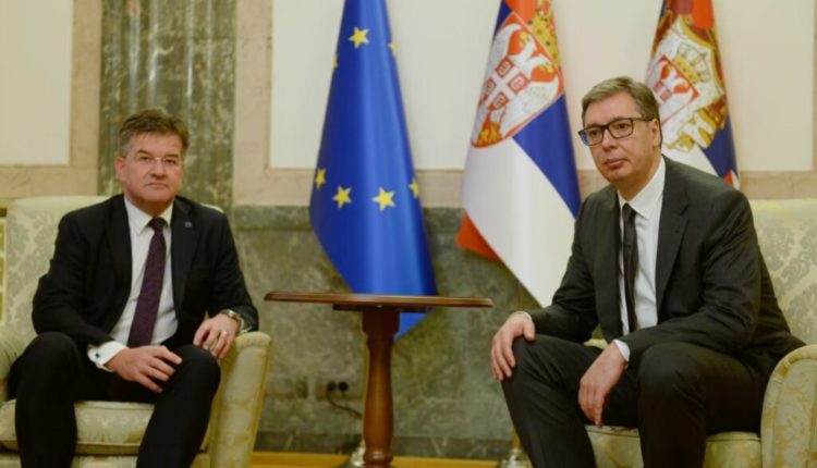 Lajçak dhe Vuçiq bisedojnë për vazhdimin e dialogut Kosovë-Serbi
