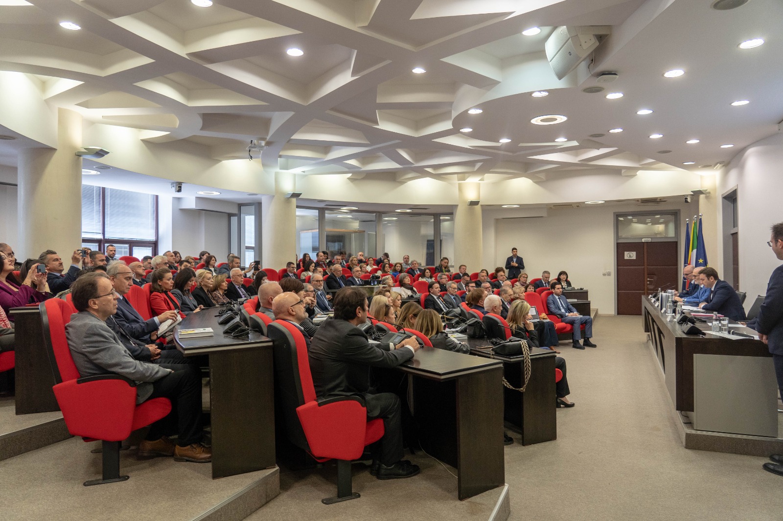 U promovua monografia me rastin e 30 vjetorit të vendosjes së marrëdhënieve diplomatike me Italinë