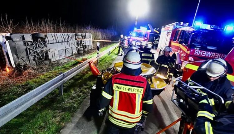 21 persona të lënduar nga përplasja e autobusit në Gjermani