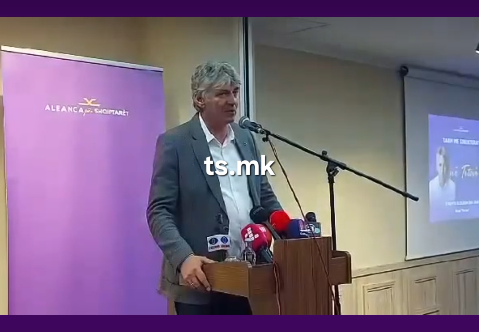Sela – Taravarit: Në Facebook e nise, në Facebook do përfundosh (VIDEO) Sela – Taravarit: Në Facebook e nise, në Facebook do përfundosh (VIDEO)