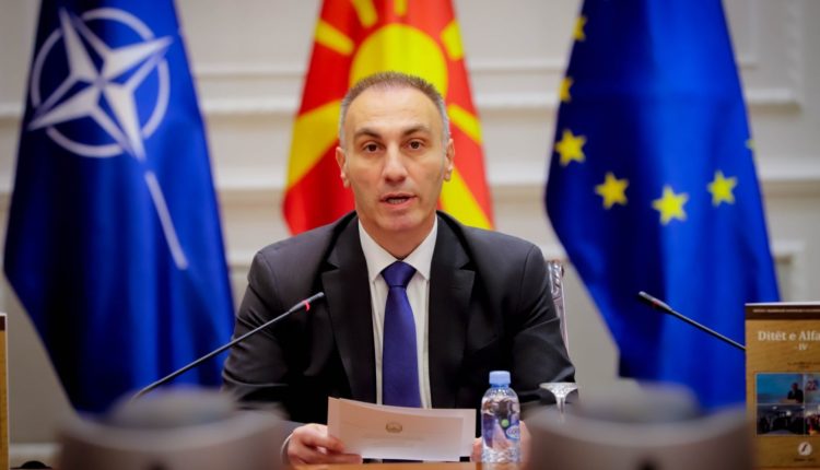 GRUBI: VMRO luan me opozitën shqiptare si macja me miun