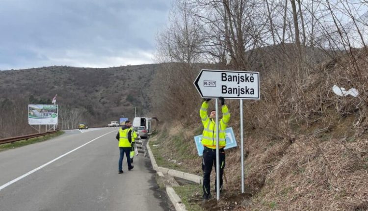 Dëmtoi tabelat rrugore në gjuhën shqipe në veri, arrestohet një serb në Leposaviç
