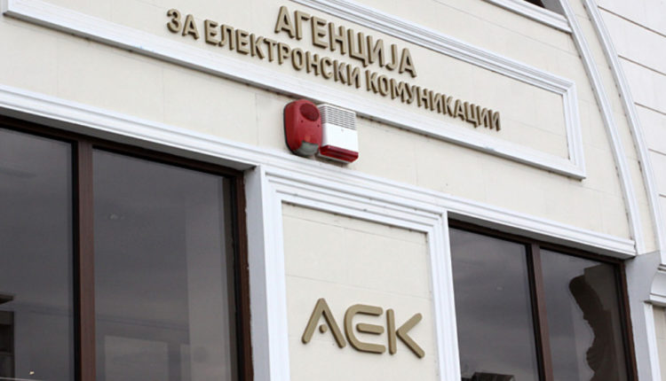 Paga mesatare në AKE i kalon 1000 euro