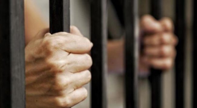 Dyshohet se e rrahu gruan, dërgohet në mbajtje një person në Ferizaj Dyshohet se e rrahu gruan, dërgohet në mbajtje një person në Ferizaj