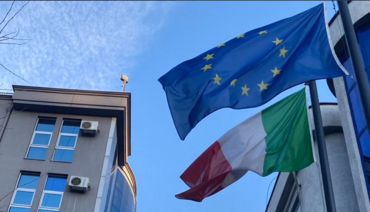Ambasada e Italisë në Kosovë uron shqip: “Me fat Bajrami”