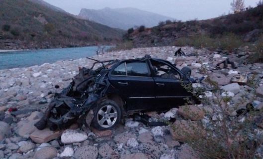 Pamje nga aksidenti i rëndë në Shqipëri ku vdiqën tetë persona (FOTO)