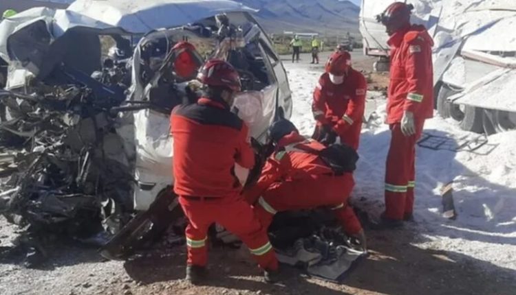Aksident i rëndë në Bolivi, kamioni përplaset kokë më kokë me autobusin, 14 viktima
