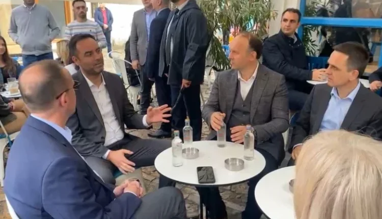 Glauk Konjufca në kafe bashkë me liderët e koalicionit VLEN në Shkup