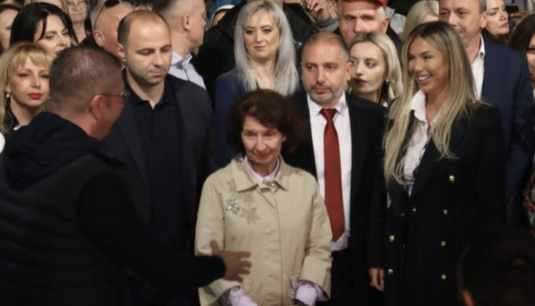 Adelina Tahiri në tubimin e VMRO-së