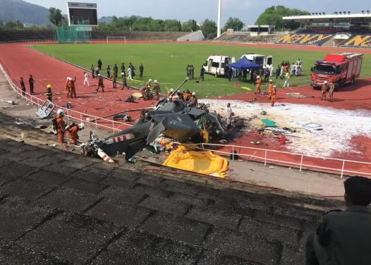 Dy helikopterë ushtarakë përplasen në Malajzi, vdesin 10 persona