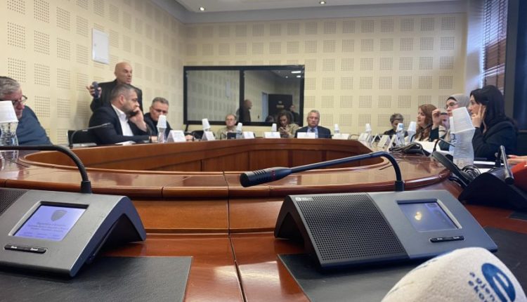 Grajqevci: Më shumë përparësi i jepen bisedimeve në Bruksel e dinarit se çështjes së të pagjeturve