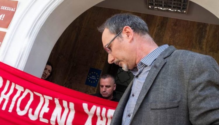 Profesori i denoncuar për ngacmim seksual , Xhevat Krasniqi mohon akuzat ndaj tij