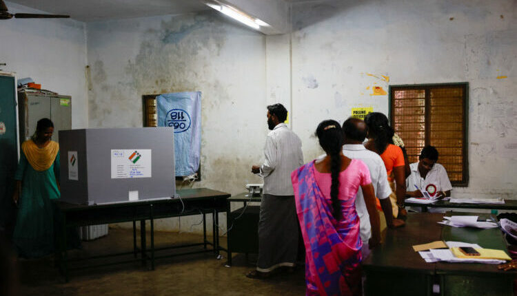 Nisin zgjedhjet në Indi/ 968 milionë njerëz votojnë në më shumë se një milion qendra votimi