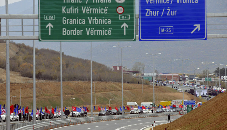 Kosova e Shqipëria me marrëveshje të re për kalimin pa kontroll kufitar në Vërmicë