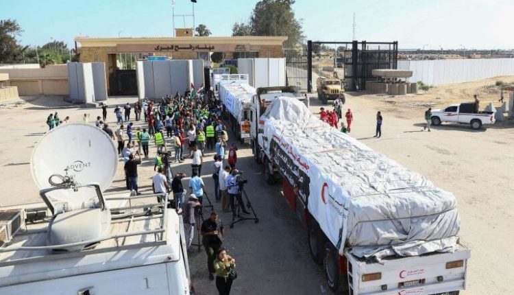 Ushtria izraelite: 276 kamionë me ndihma hynë në Gaza të premten