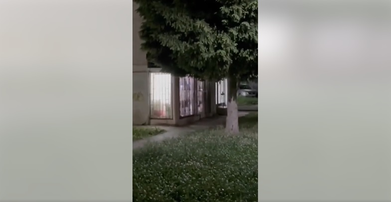 “Përleshje” mes aktivistëve në shtabin e VLEN në Fushë Topanë (VIDEO) “Përleshje” mes aktivistëve në shtabin e VLEN në Fushë Topanë (VIDEO)