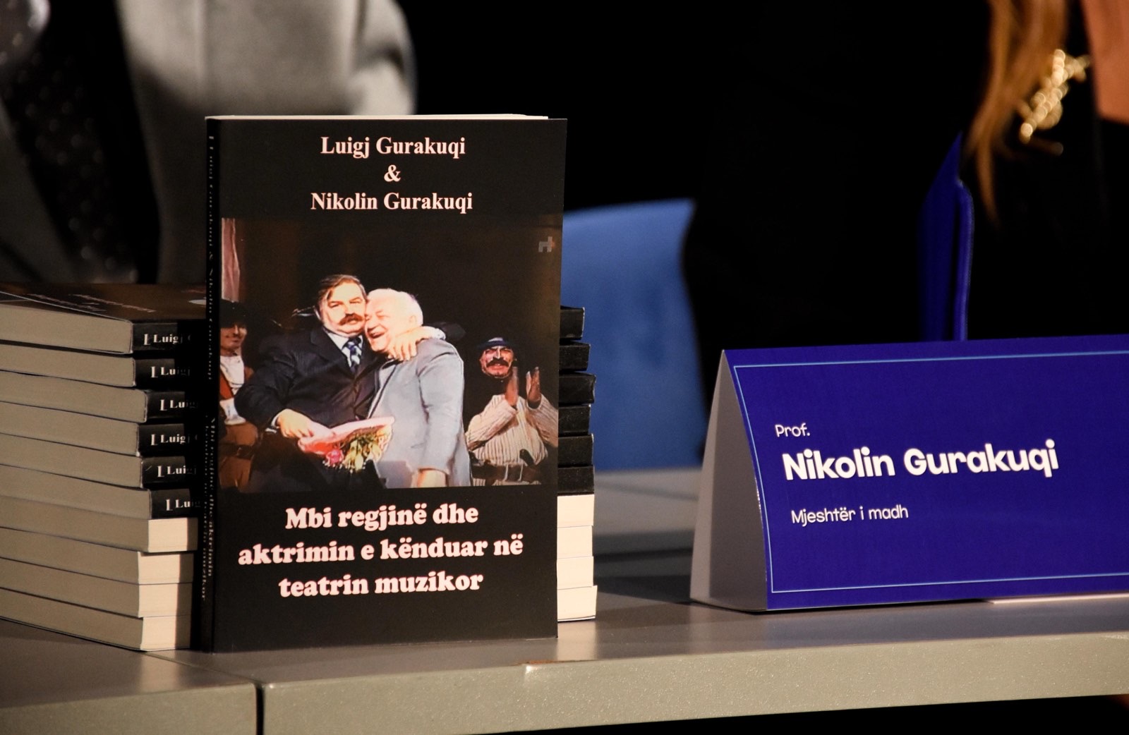 Në UT u promovua monografia “Mbi regjinë dhe aktrimin e kënduar në teatrin muzikor” me autorë Luigj Gurakuqi dhe Nikolin Gurakuqi
