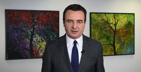 Kurti bën homazhe tek varrezat e martirëve e dëshmorëve të kombit në Çabrat të Gjakovës Kurti bën homazhe tek varrezat e martirëve e dëshmorëve të kombit në Çabrat të Gjakovës
