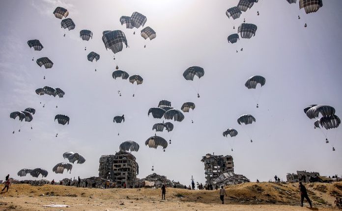 Forcat britanike lëshojnë 110 ton ndihma për civilët e Gazës