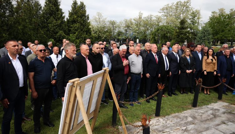 Haradinaj kujton të rënët e Nabërgjanit: Edhe këtu si anembanë Kosovës ka shumë dhimbje