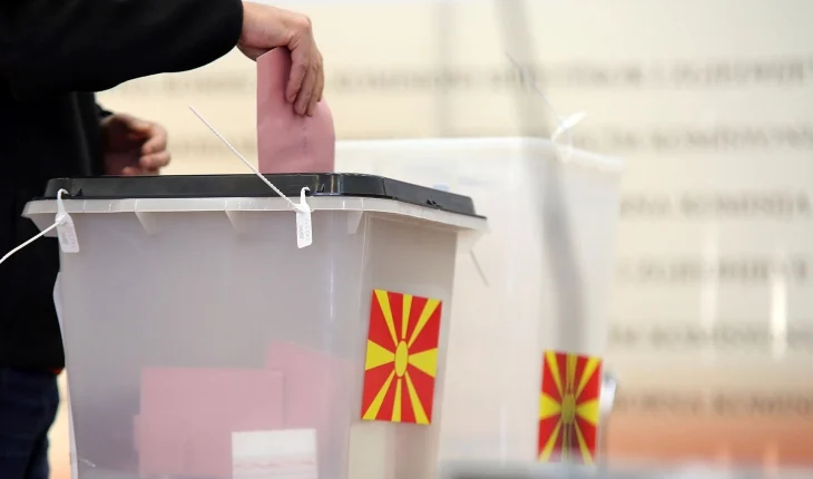 KSHZ publikon rezultatin: Numërohen 40 përqind e votave, Fronti prinë te shqiptarët, VMRO te maqedonasit (GRAFIKA)