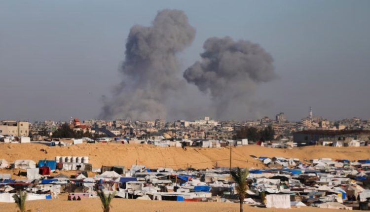 Izraeli sulmoi Rafahun pasi Hamasi pranoi propozimin për armëpushim, SHBA pezullon furnizmin me bomba