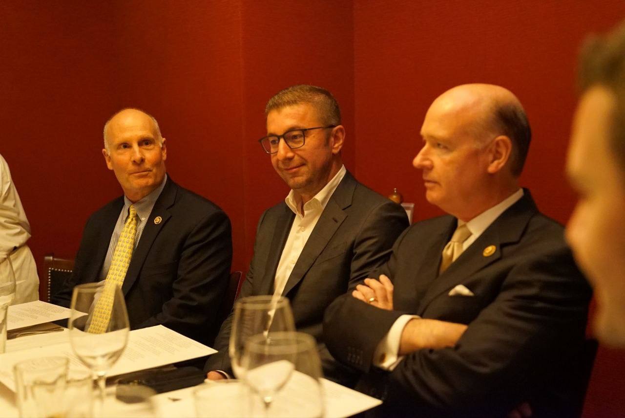 Mickoski në takim me përfaqësues të lartë amerikanë në Uashington: Një nga qëllimet kryesore është lufta kundër krimit të organizuar dhe korrupsionit