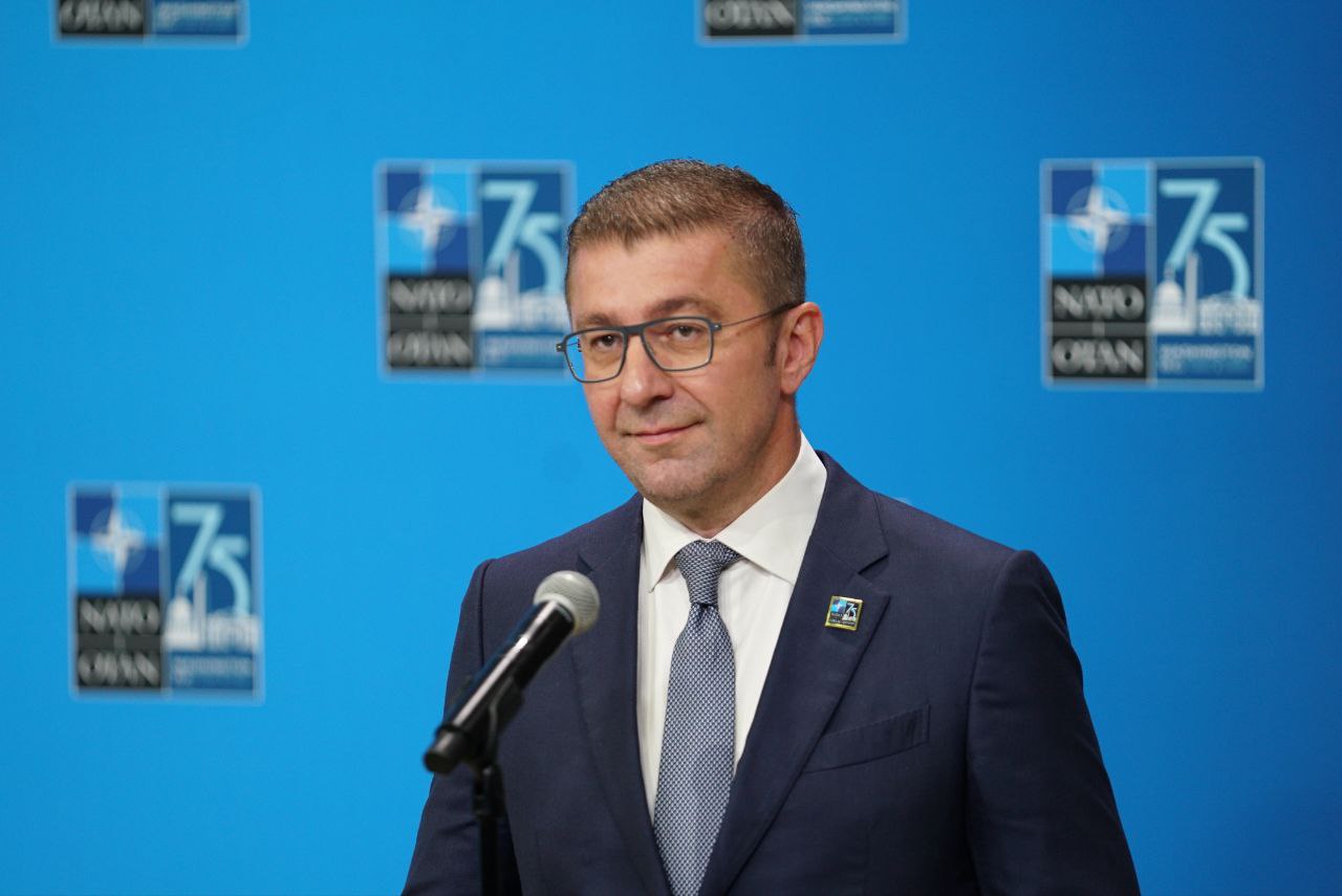 Mickoski nga Samiti i NATO-s: E festojmë 75 vjetorin e aleancës më të madhe të mbrojtjes në historinë botërore, vazhdojmë me aleatët tanë të jemi të përkushtuar ndaj paqes, stabilitetit dhe sundimit të së drejtës ndërkombëtare