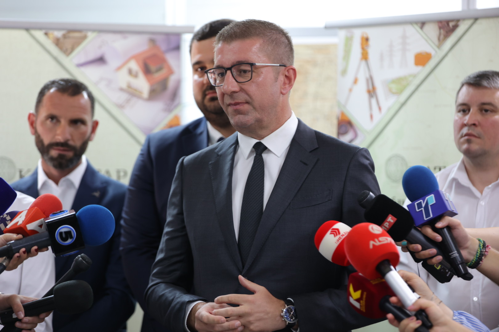 Mickoski: Shërbimet kadastrale po bëhen më të lira për gjashtë herë, deri në një milion euro në vit do të mbeten në kuletat e qytetarëve