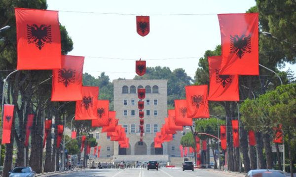 Shqipëria fillon bisedimet me BE-në më 15 tetor, ndahen rrugët me Maqedoninë e Veriut