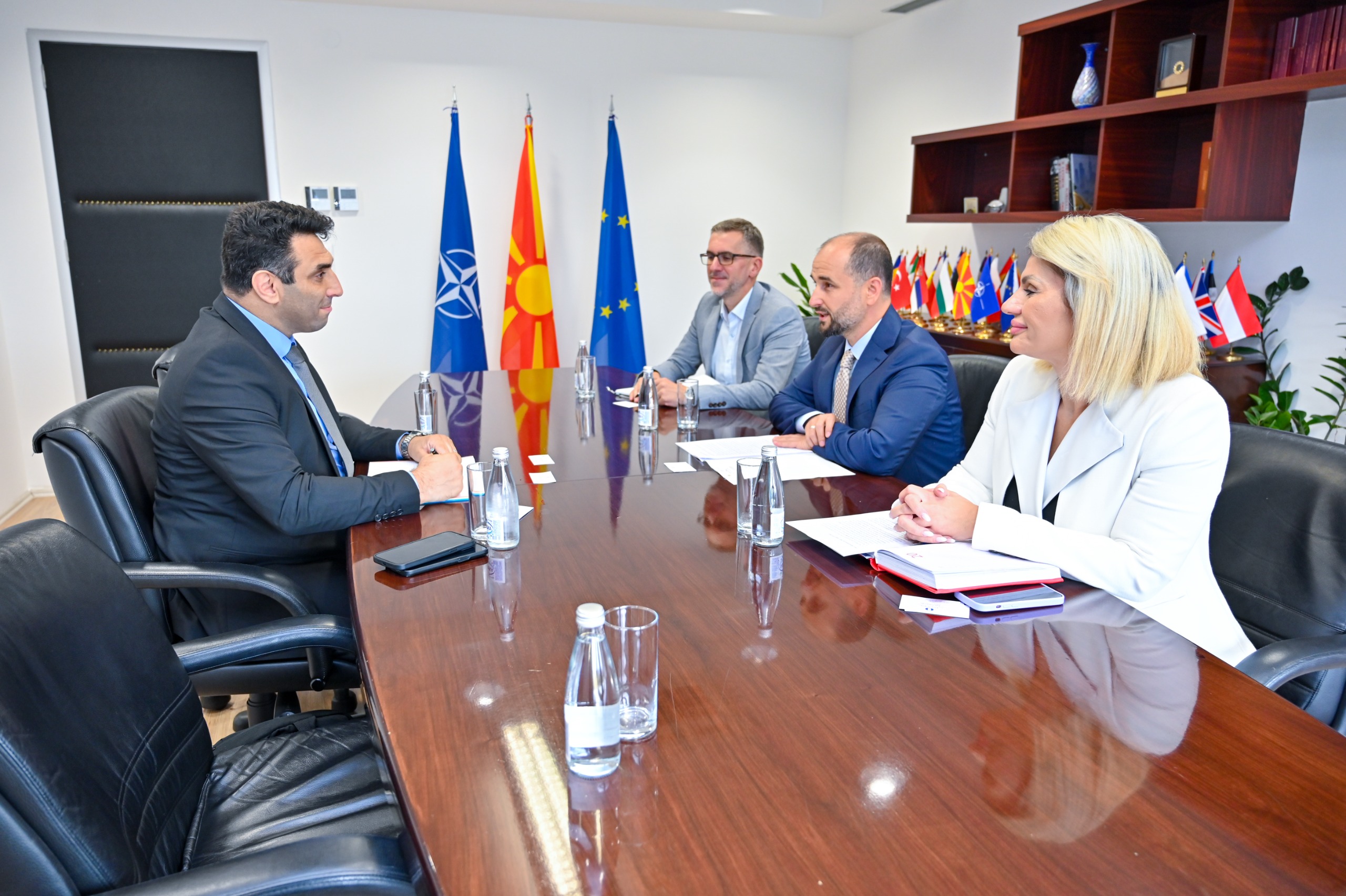 Takimi i ministrit Murtezani me përfaqësuesin e BERZH-it, Turkmenoglu