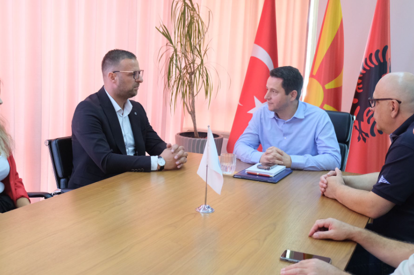 Ushtruesi i detyrës së Kryetarit të Komunës së Gostivarit, Valbon Limani sot zhvilloi takim pune me drejtorin e Byrosë për Zhvillim Rajonal, Daut Memishi