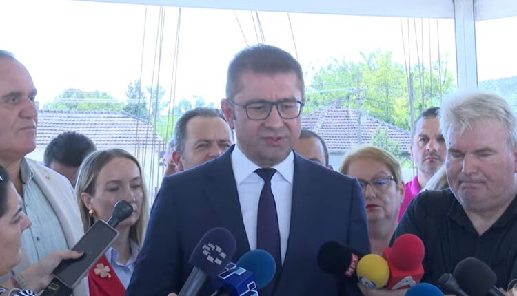 Mickoski për largimin e Thaçit nga Fronti: Nuk dua të jem në lëkurën e opozitës
