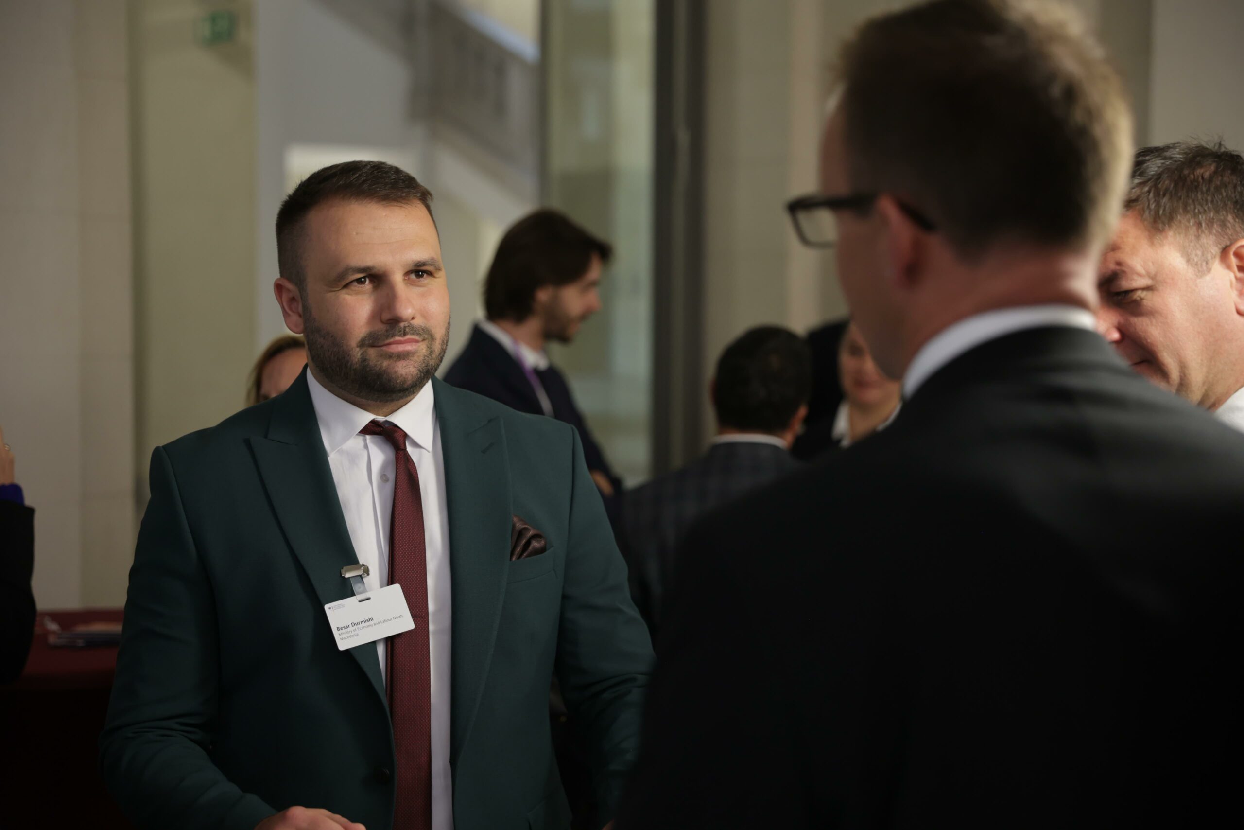 Ministri Durmishi realizoi takim me komisionerin britanik të Tregtis për Evropën, Kris Barton: Ekziston bazë solide për rritjen e bashkëpunimit midis Maqedonisë së Veriut dhe Mbretërisë së Bashkuar