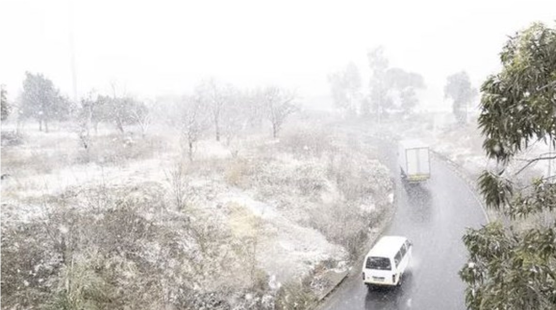 Dëbora zbardh pas 12 vitesh këtë vend, kaos në rrugë, raportohen edhe viktima